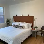 215 Washington Aparthotel