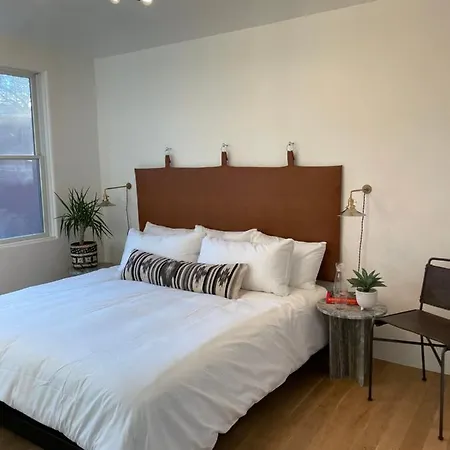 215 Washington Aparthotel